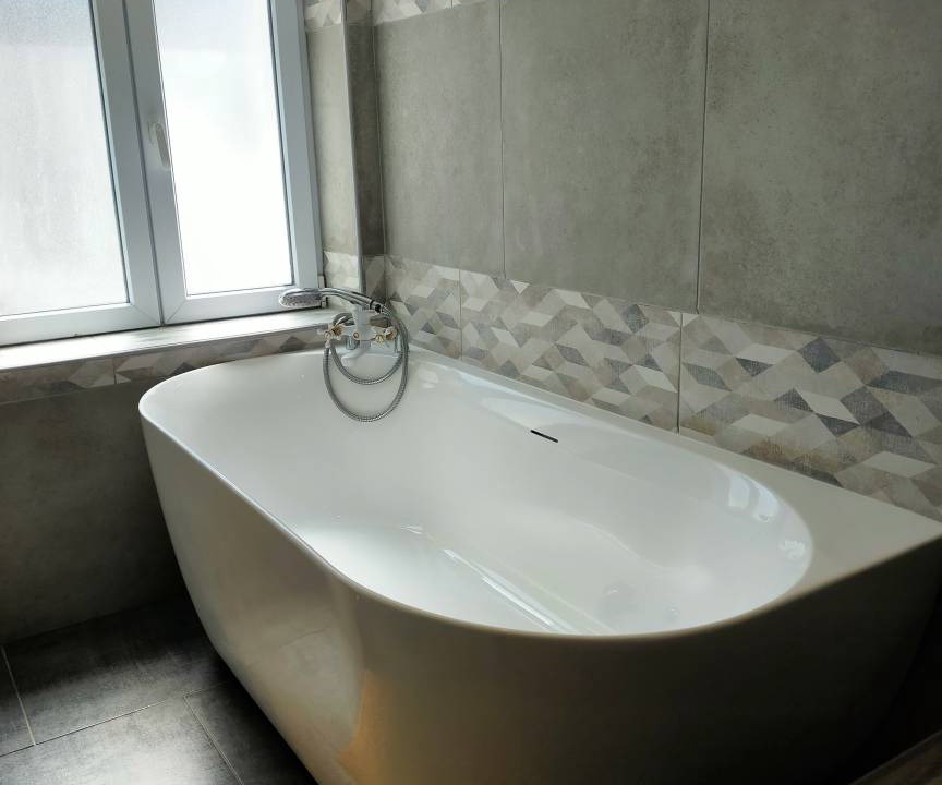 Photo of Bathroom in Lens