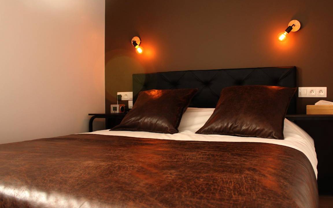 Photo of Bedroom in Lens