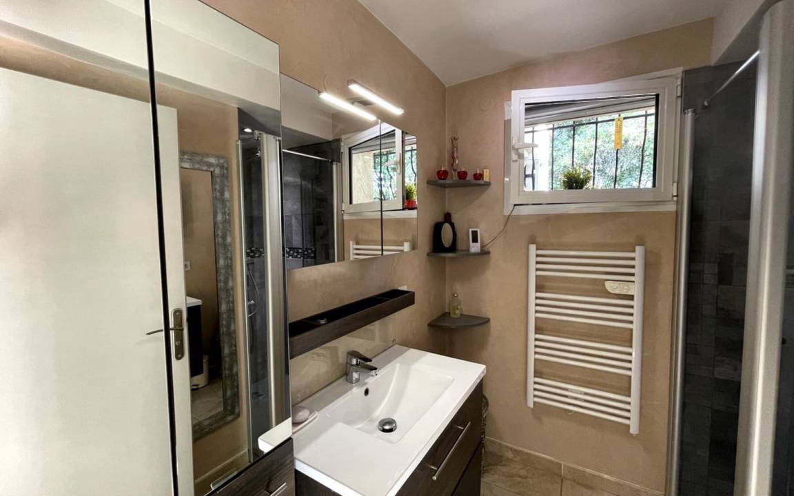 Photo of Bathroom in Lambesc