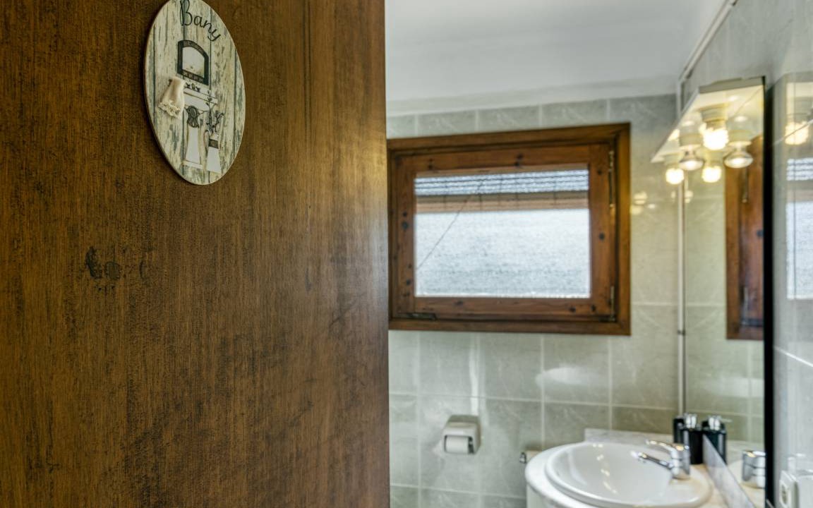 Photo of Bathroom in Capmany