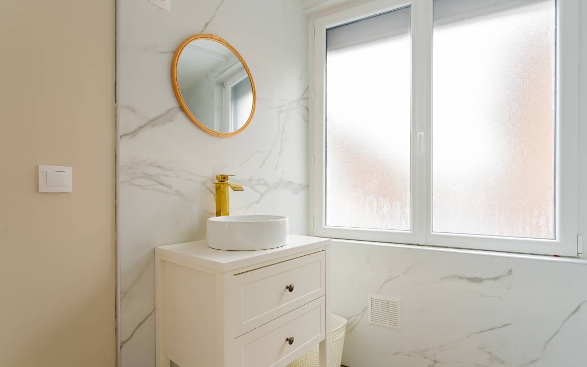 Photo of Bathroom in Lens