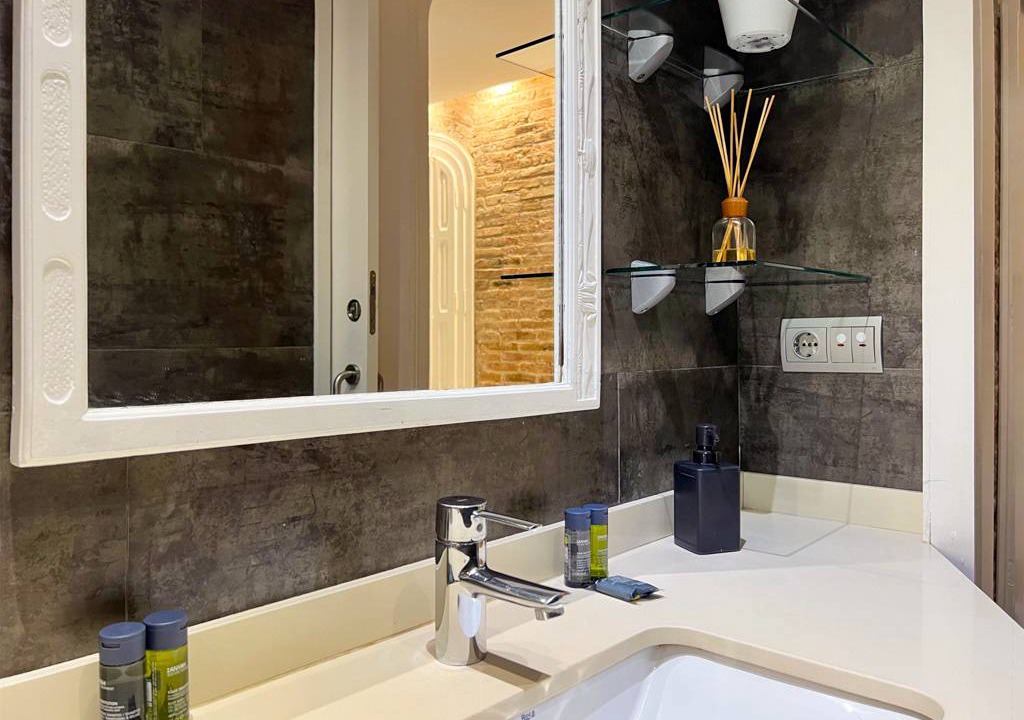 Photo of Bathroom in Sants