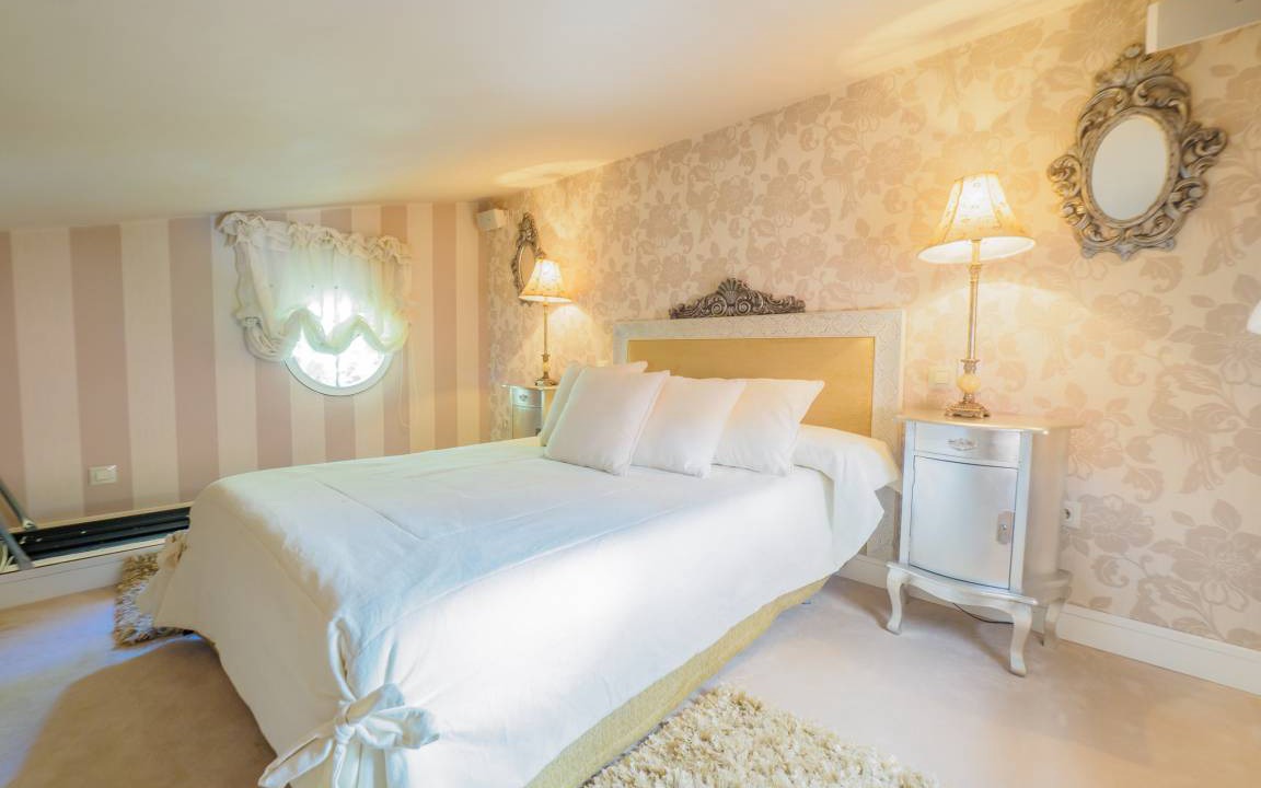 Photo of Bedroom in Coin