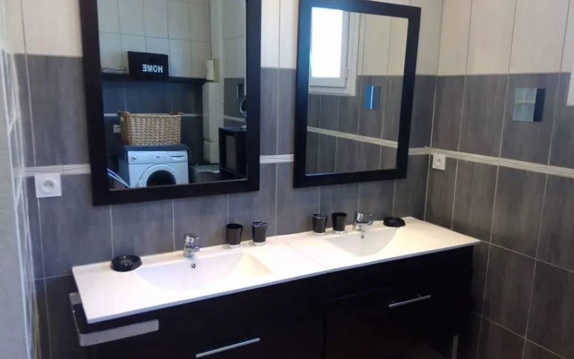Photo of Bathroom in Largentiere