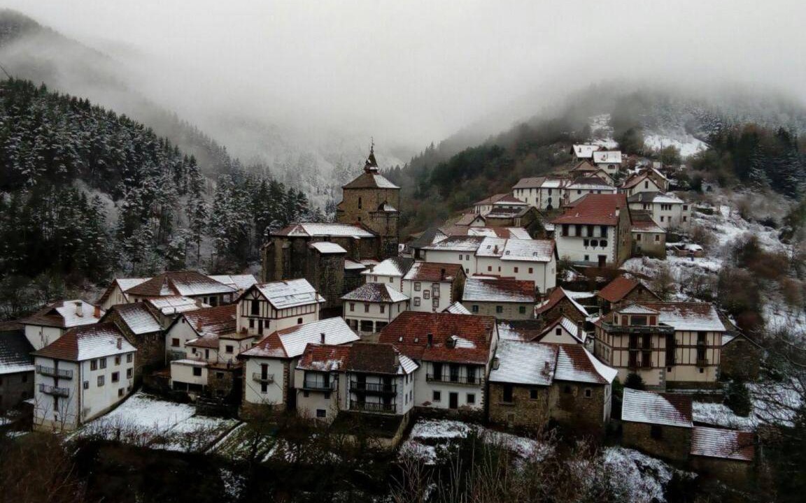 Photo of Buildings in Uztarroz