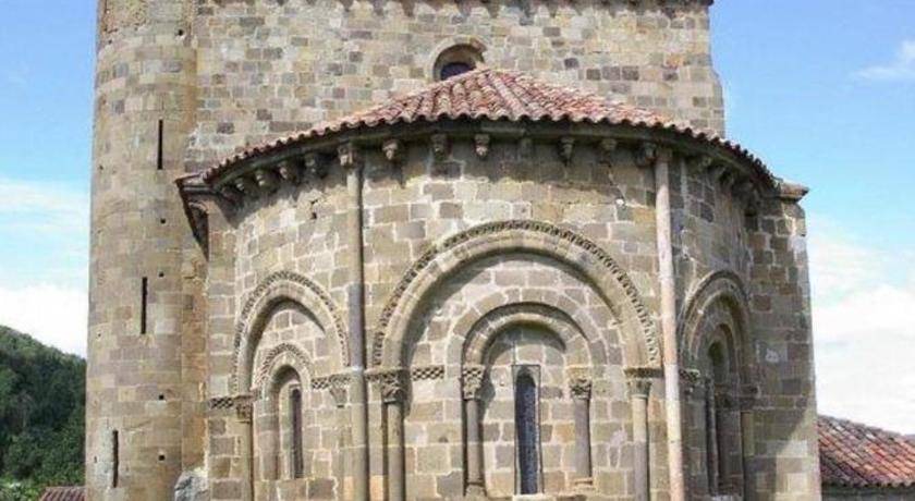 Photo of Buildings in Polientes