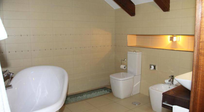 Photo of Bathroom in Valoria la Buena