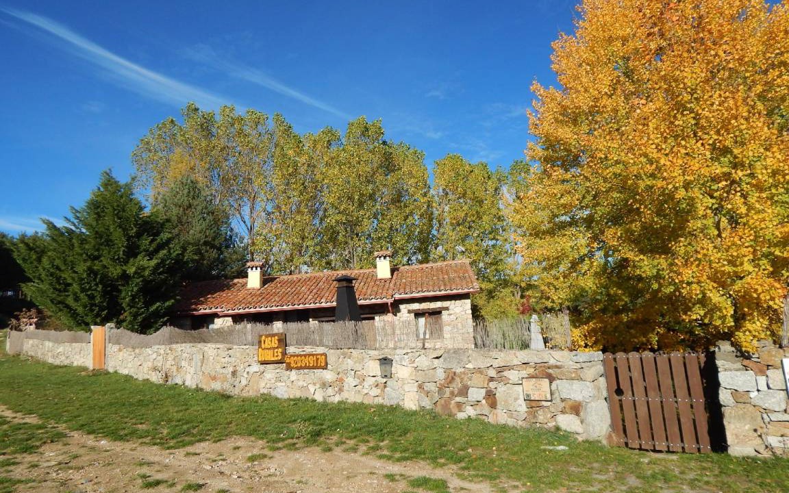 Photo of Buildings in Hoyos del Espino