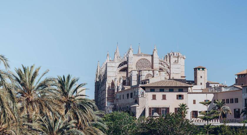 Photo of Others in La Llotja-Born