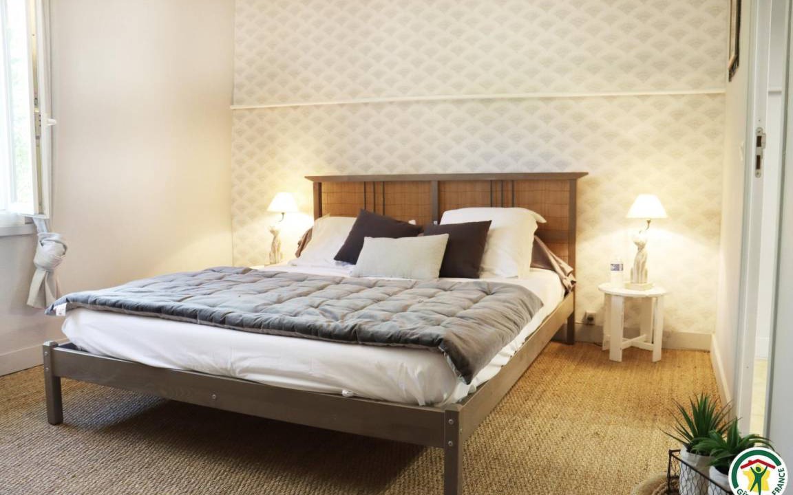 Photo of Bedroom in Suze-la-Rousse