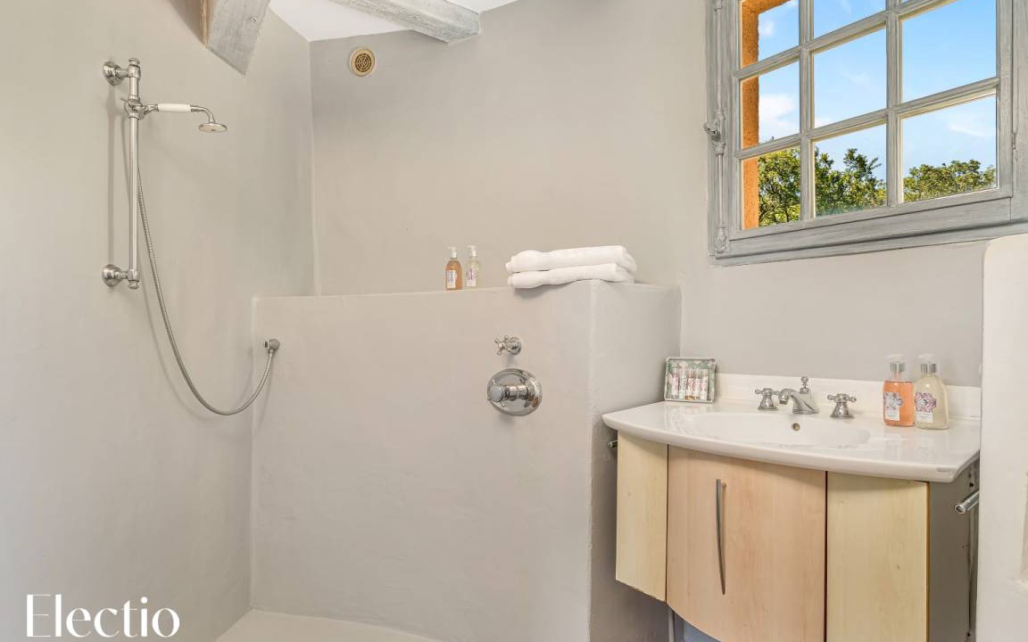 Photo of Bathroom in Le Puy-Sainte-Reparade