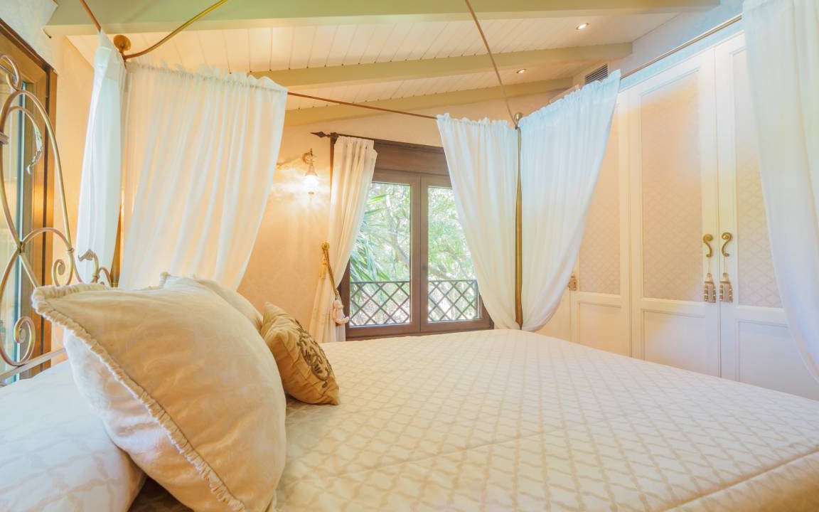 Photo of Bedroom in Coin