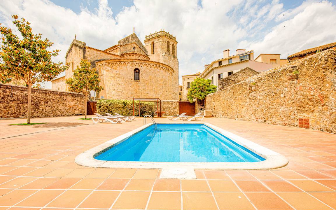 Photo of Others in Besalu