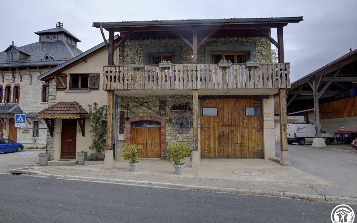 Photo of Others in Outriaz