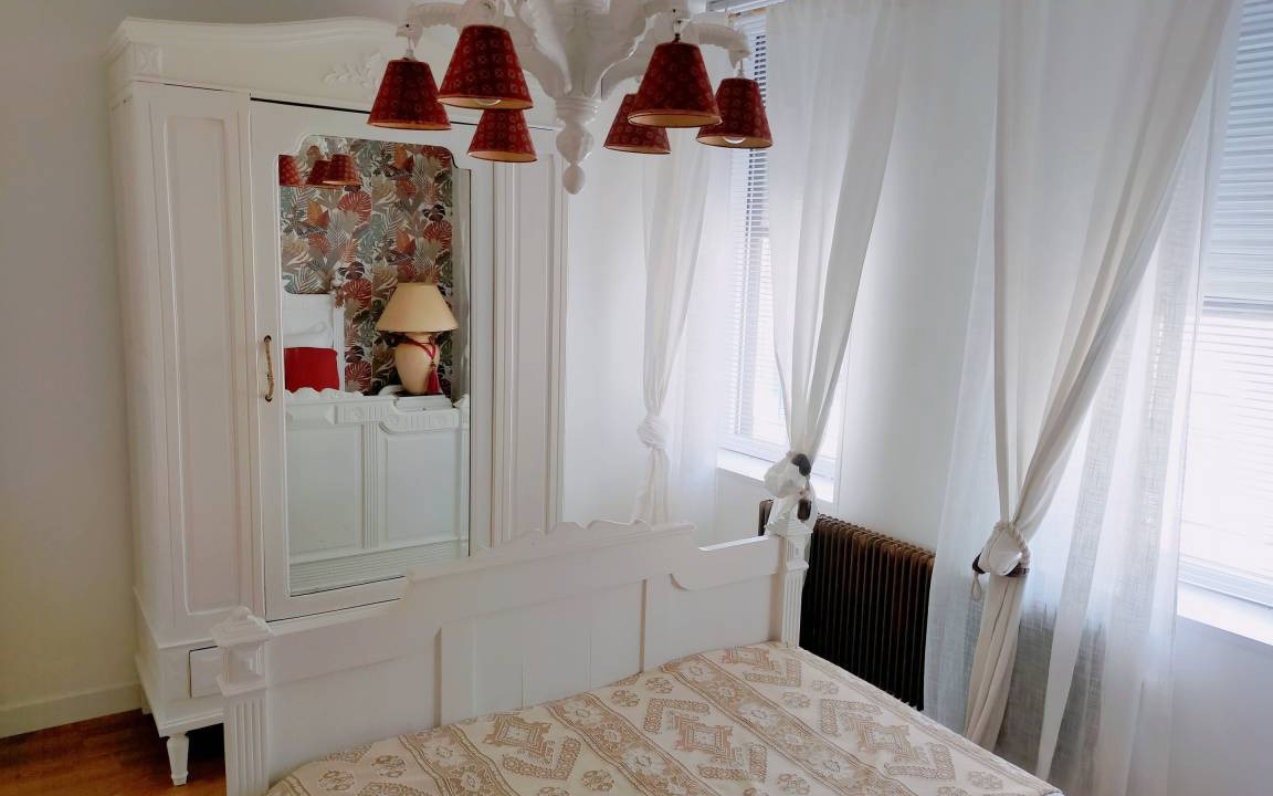 Photo of Bedroom in Lens