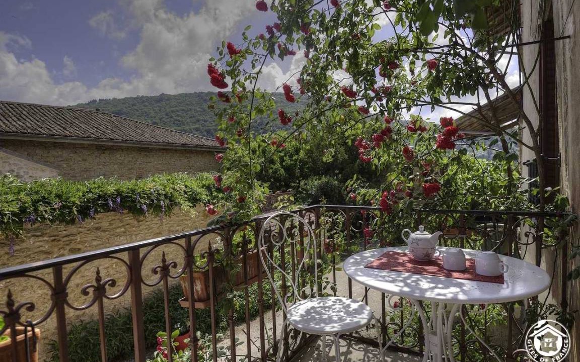 Photo of Patio Balcony in Boyeux-Saint-Jerome