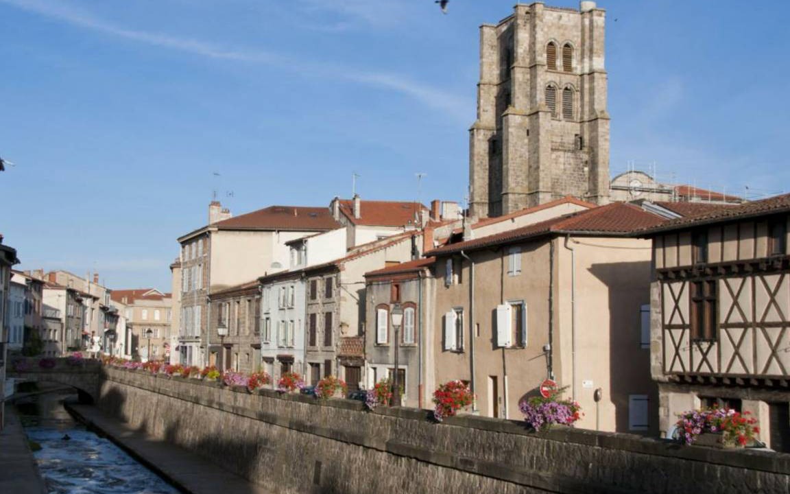 Photo of Buildings in Chalain-le-Comtal