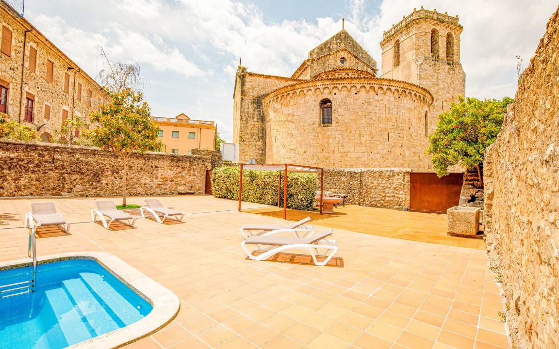 Photo of Others in Besalu