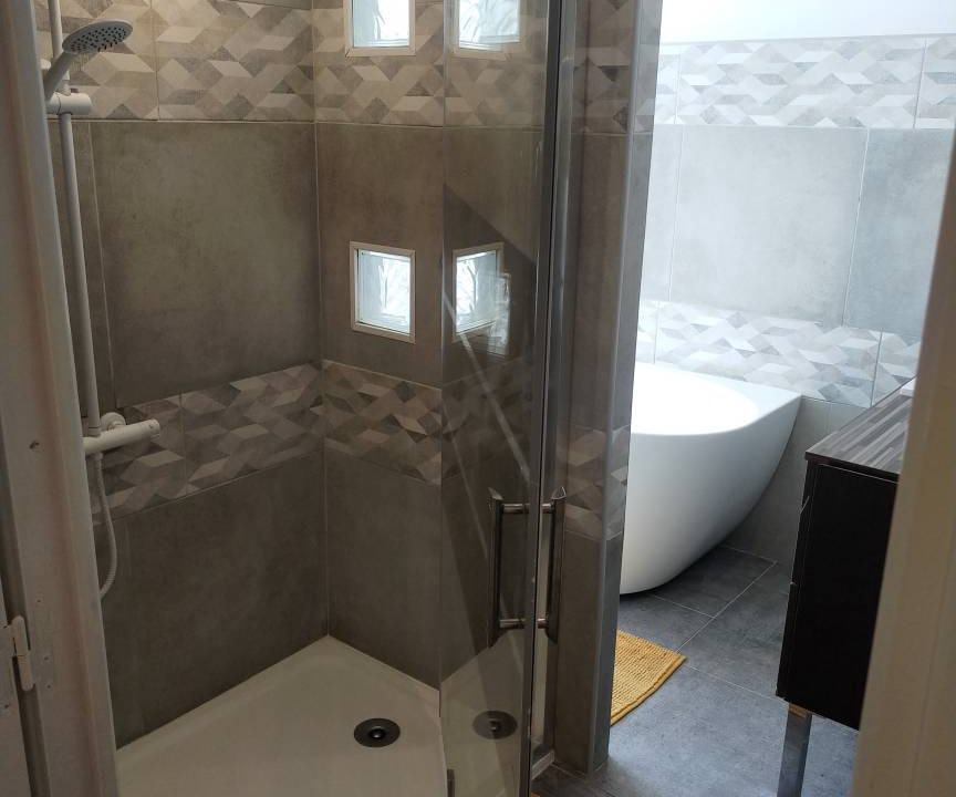 Photo of Bathroom in Lens