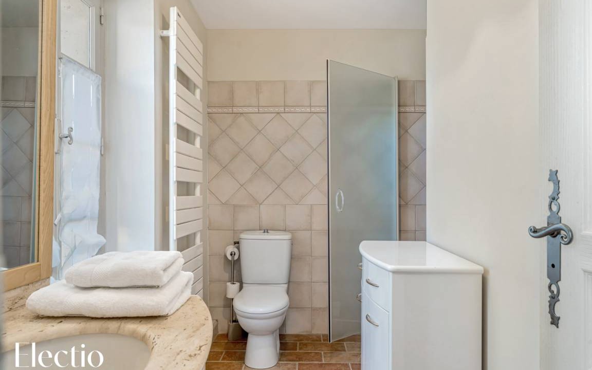 Photo of Bathroom in Le Puy-Sainte-Reparade