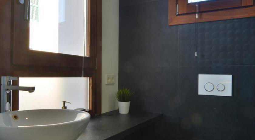 Photo of Bathroom in La Llotja-Born