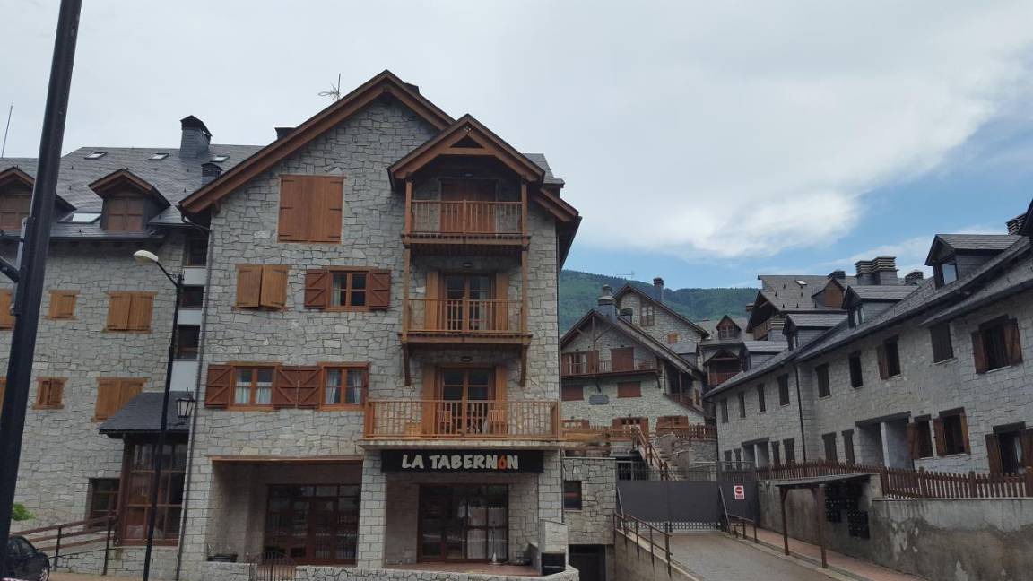 Photo of Buildings in Linsoles