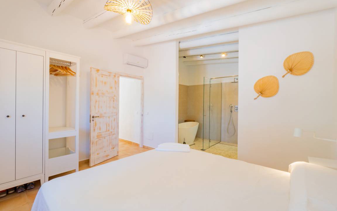 Photo of Bedroom in Coin