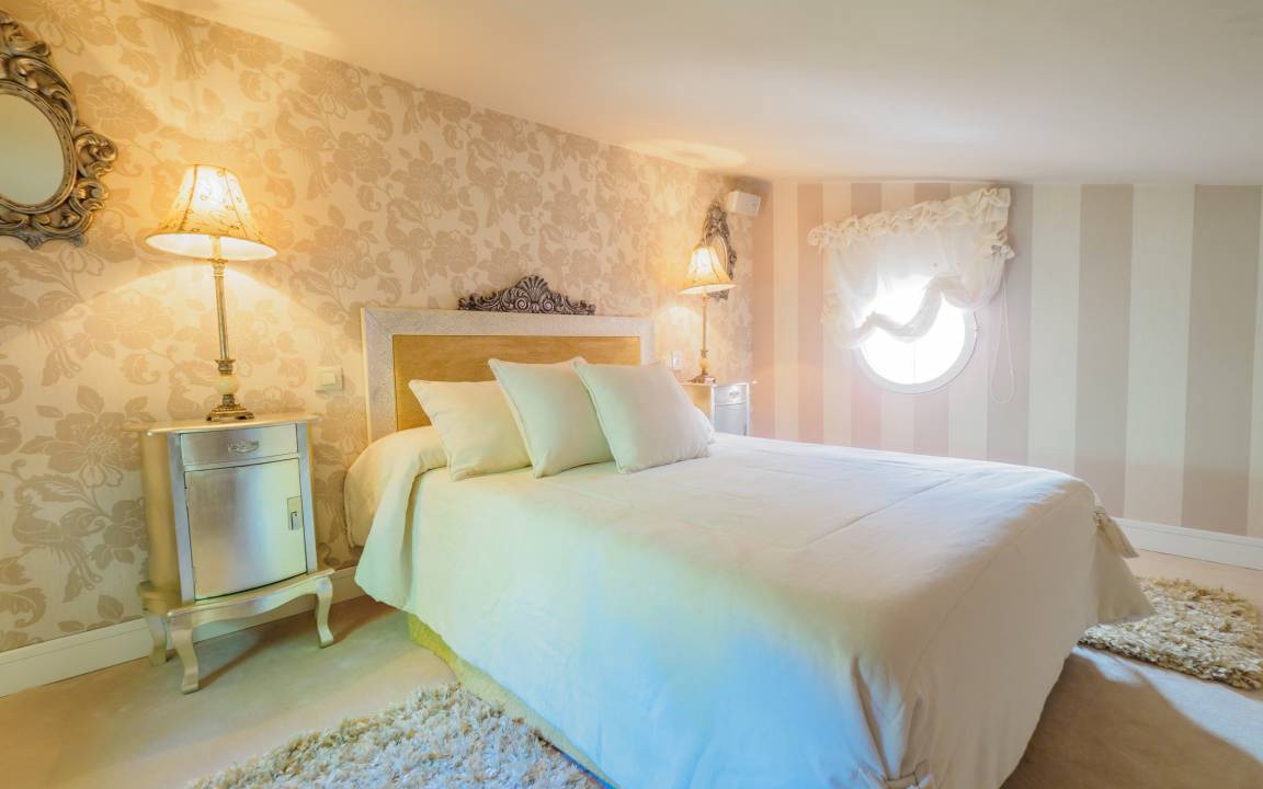 Photo of Bedroom in Coin