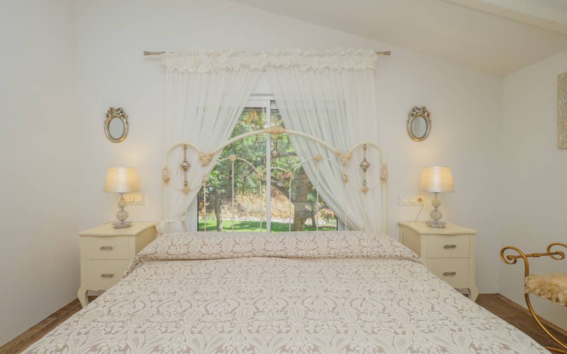 Photo of Bedroom in Coin
