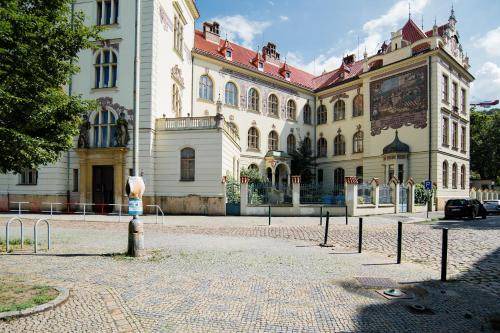 Photo of Others in Karlin