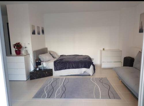 Photo of Bedroom in Ferney-Voltaire