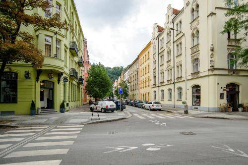 Photo of Others in Karlin