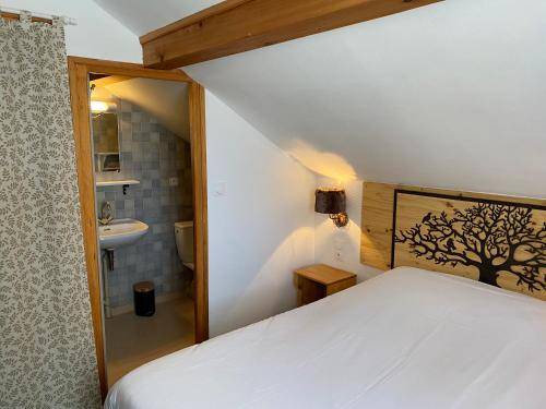 Photo of Bedroom in Lac-des-Rouges-Truites