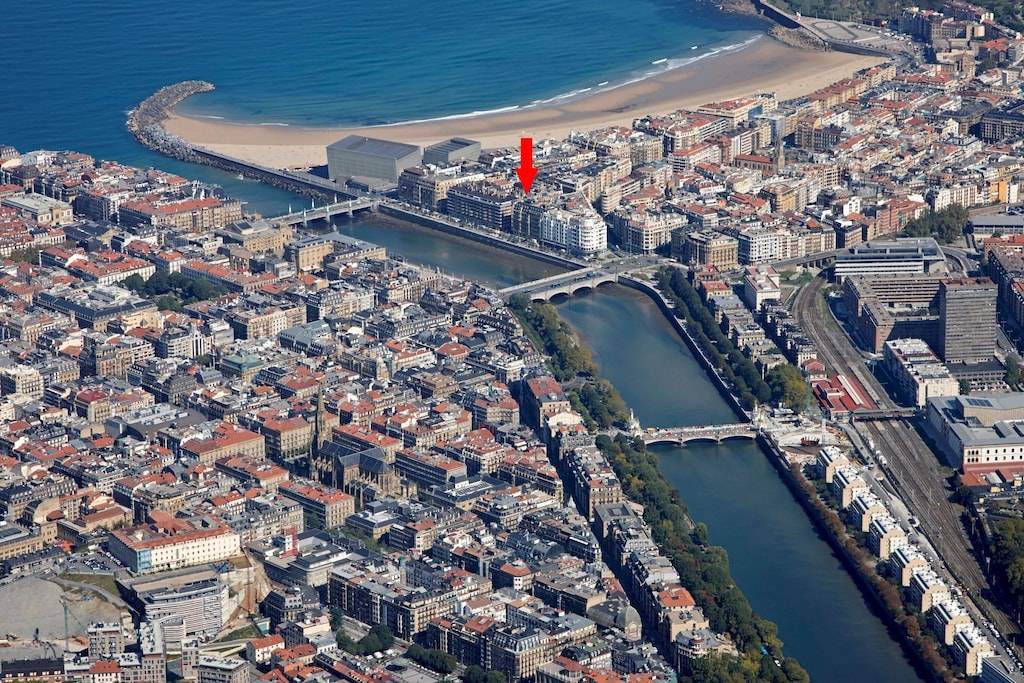Photo of Buildings in Gros