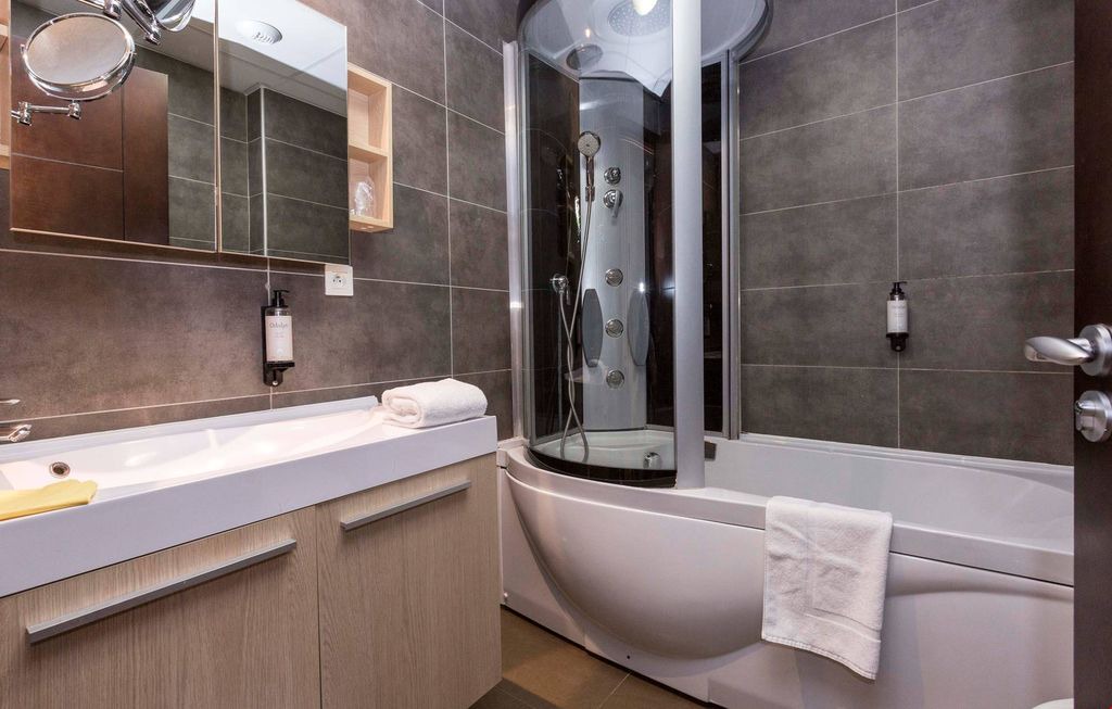 Photo of Bathroom in Ferney-Voltaire