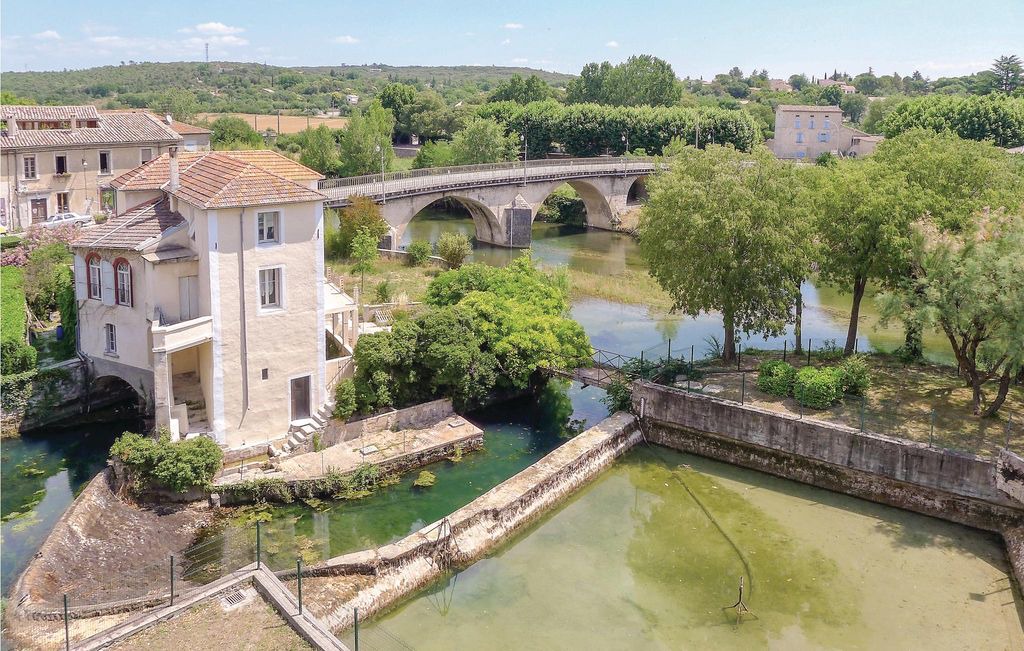 Photo of Buildings in Les 3 Ponts