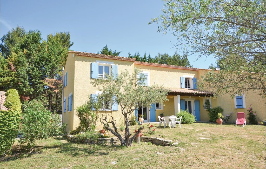 Photo of Buildings in Les 3 Ponts