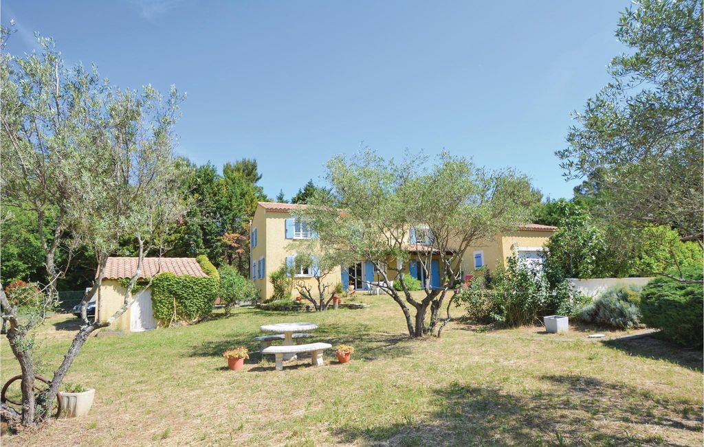 Photo of Buildings in Les 3 Ponts