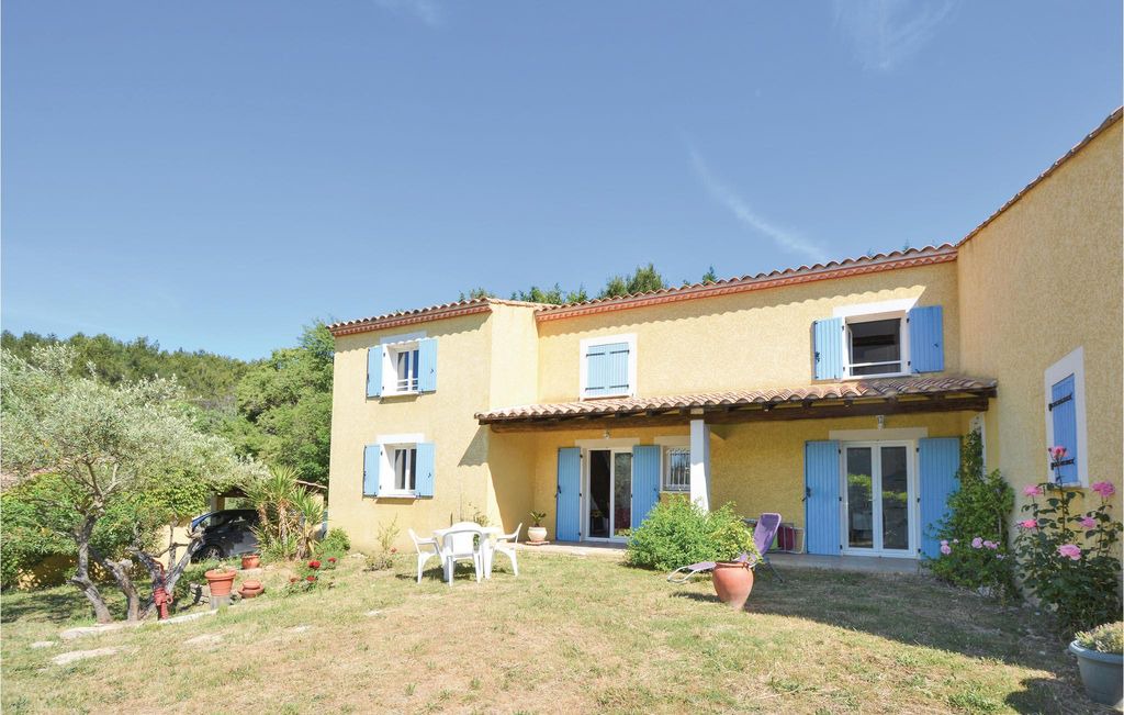 Photo of Buildings in Les 3 Ponts