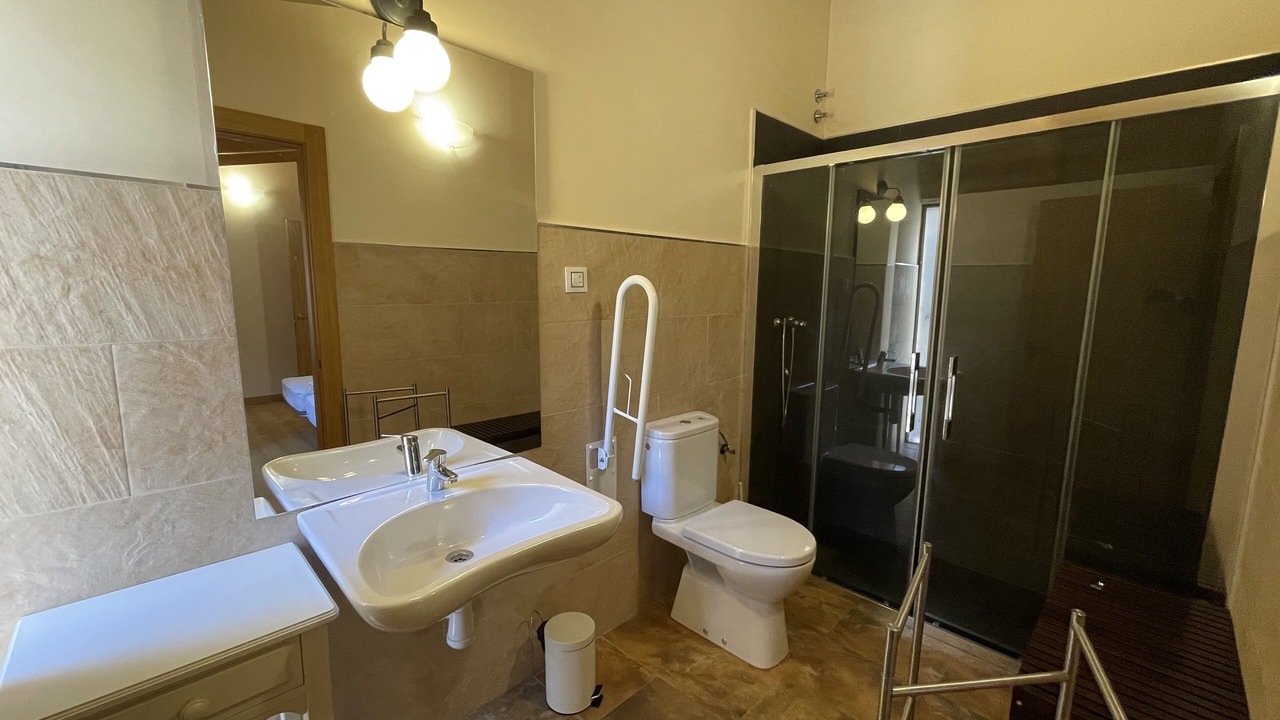 Photo of Bathroom in Madarcos