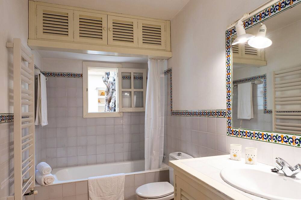 Photo of Bathroom in Deia