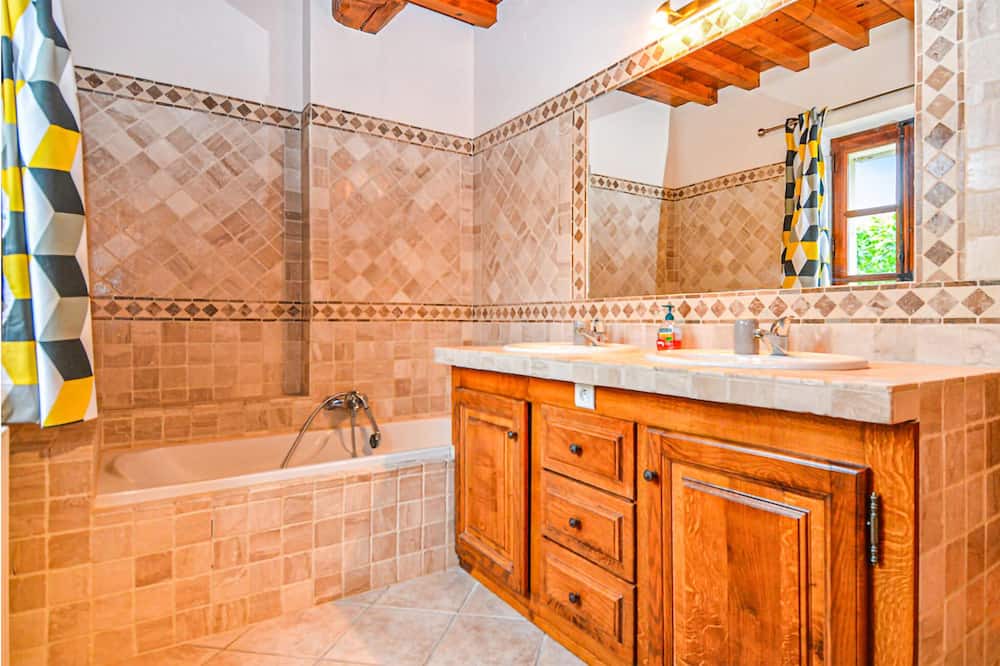 Photo of Bathroom in Maillane