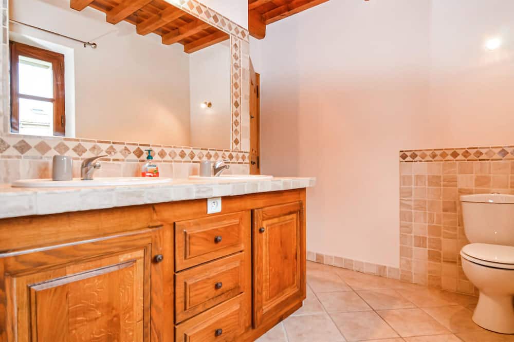 Photo of Bathroom in Maillane