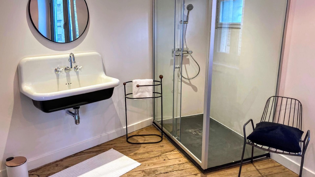 Photo of Bathroom in Anneyron