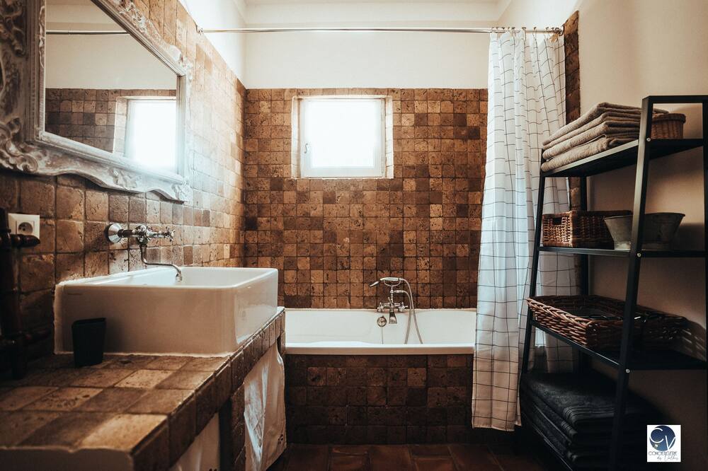 Photo of Bathroom in Arpaillargues-et-Aureillac