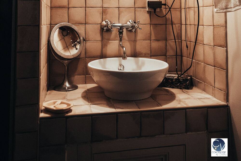 Photo of Bathroom in Arpaillargues-et-Aureillac