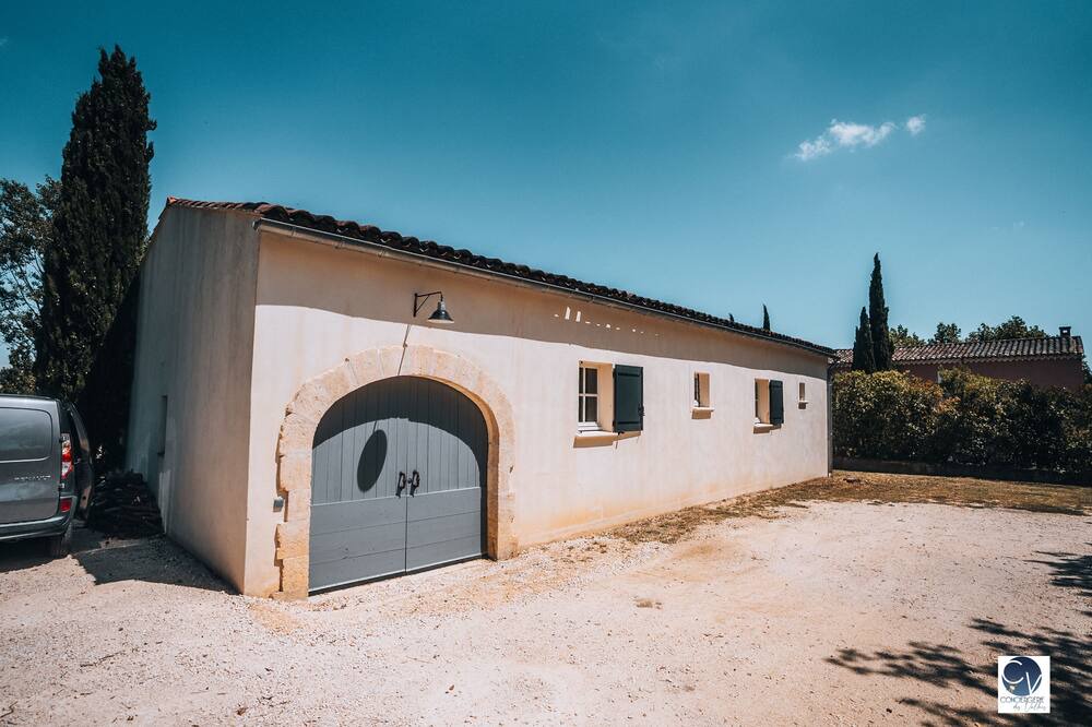 Photo of Outdoor in Arpaillargues-et-Aureillac