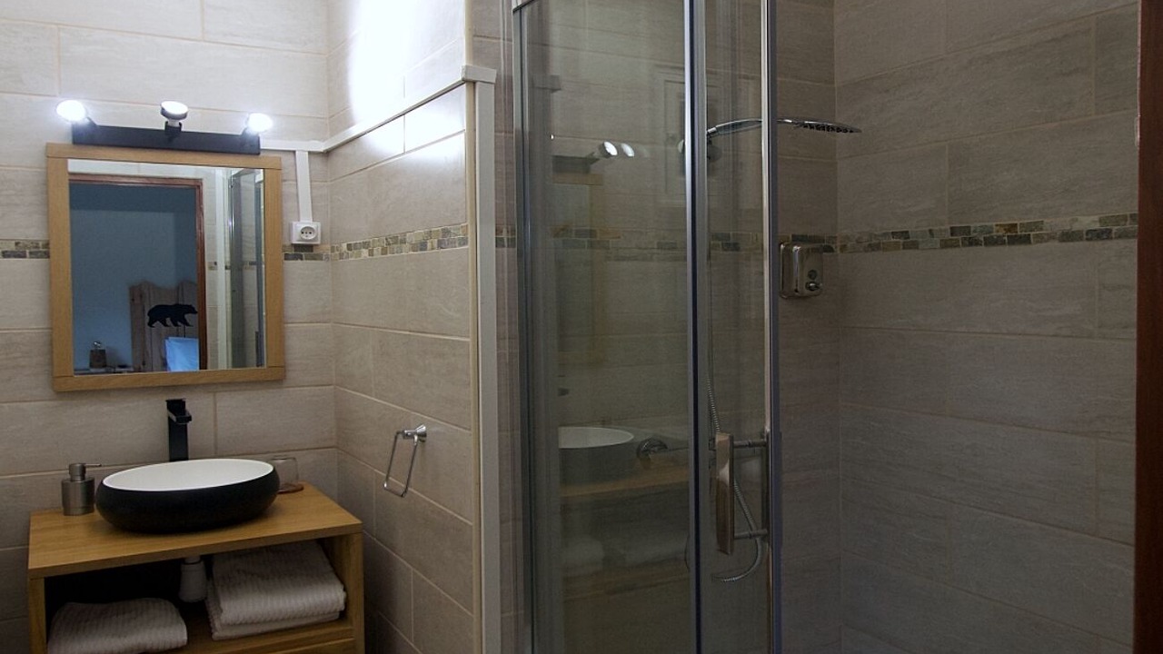 Photo of Bathroom in Campan
