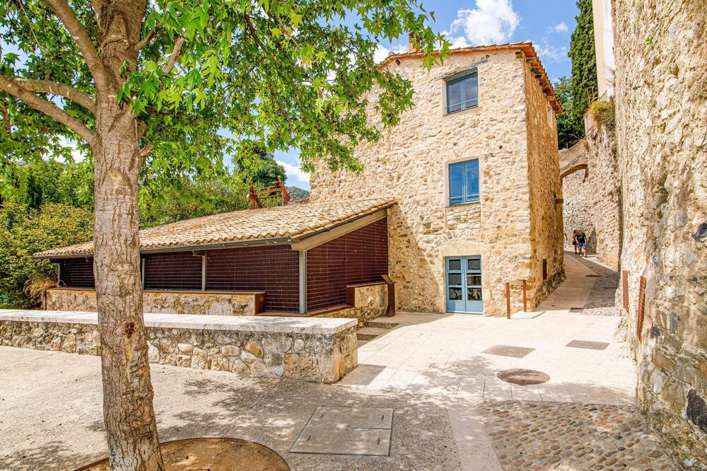 Photo of Outdoor in Besalu