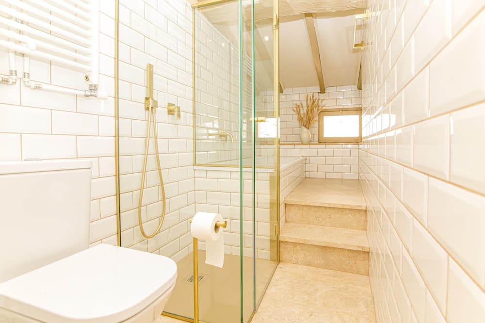Photo of Bathroom in Besalu